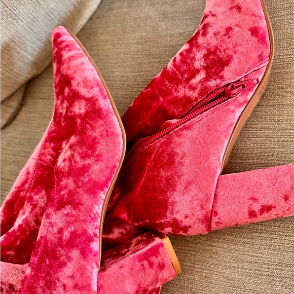 PINK VELVET zip-up stretch boots. 3” heel. SIZE 38. BRAND NEW NEVER WORN. - Picture 7 of 8